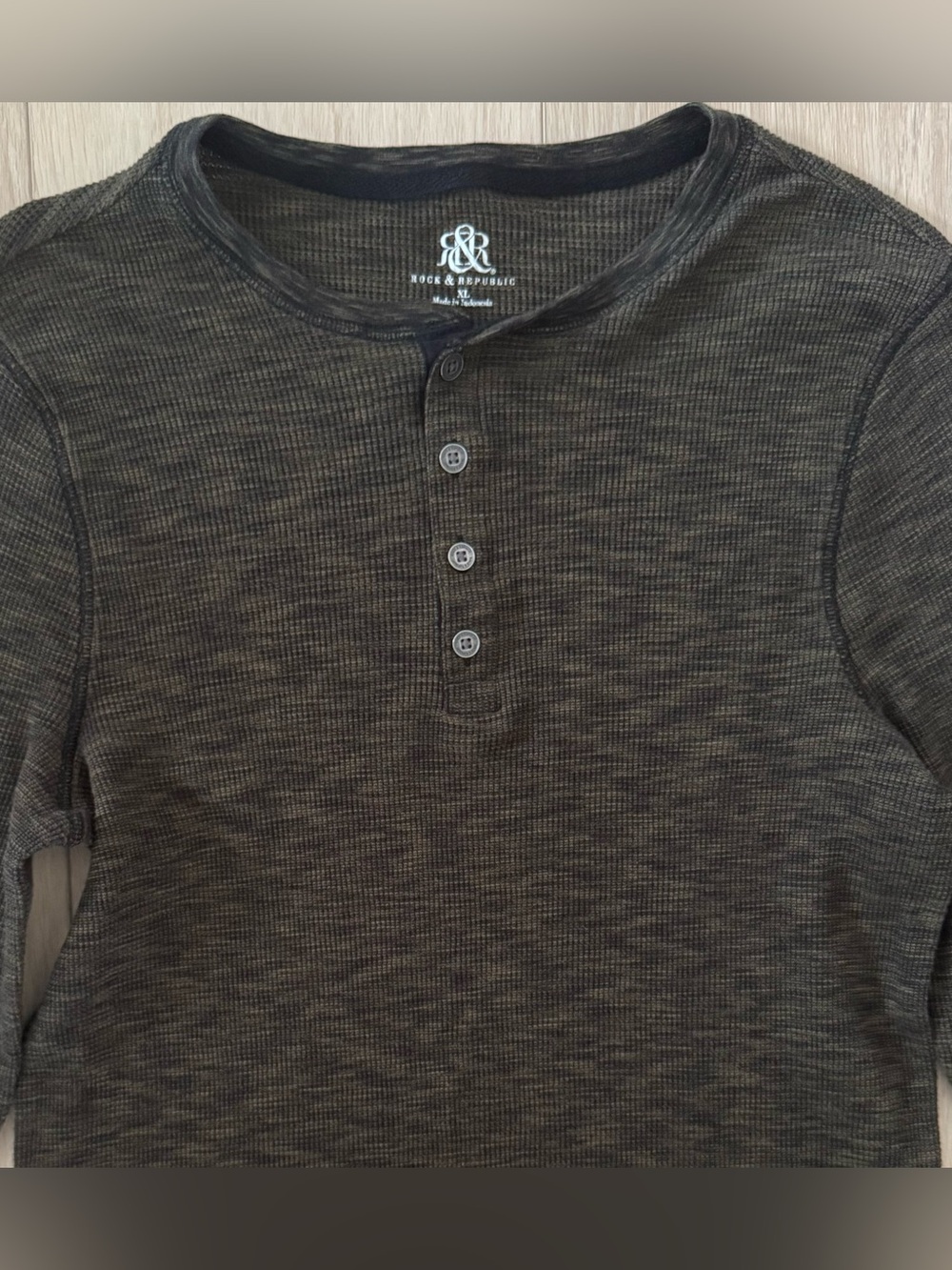 Rock & Republic mens XL khaki/black thermal waffle knit henley long sleeve shirt